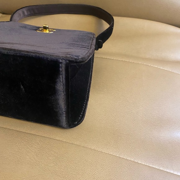 SOLD - 🌰Rare Vintage CHANEL Brown Velvet Bag - Picture 6 of 8
